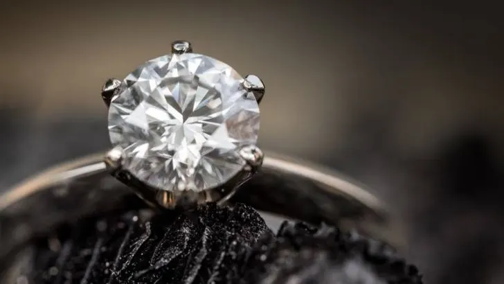 How To Buy A Diamond Ring Without Getting Duped?